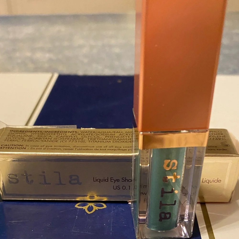 Stila Liquid Eye Shadow - Dynamic a shimmery Teal Green